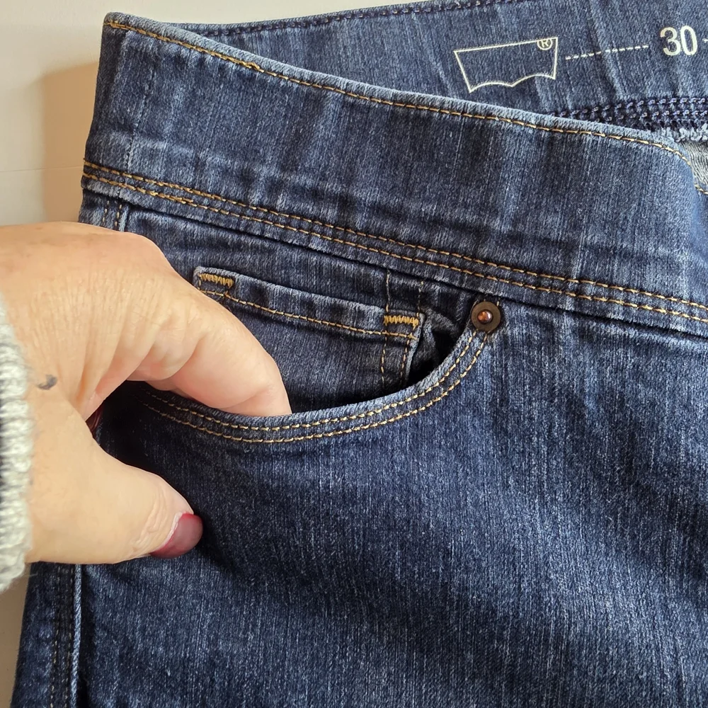 Levi's Pull-On Skinny Jeans Size 10 Blue Comfy Stretch Cute Bx-3167